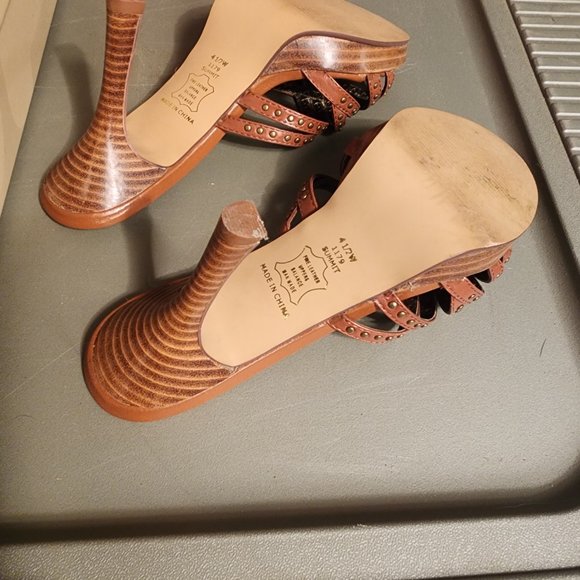 Slide Sandal 4" heel, strappy brown leather Size 4.5W - Picture 2 of 2